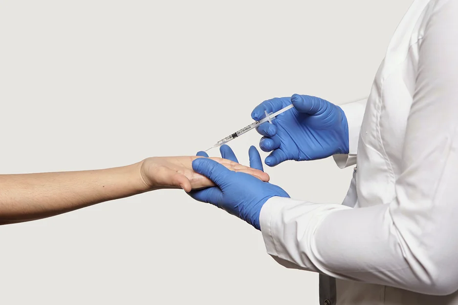 doctor injects botox on the woman's palm for hyperhidrosis