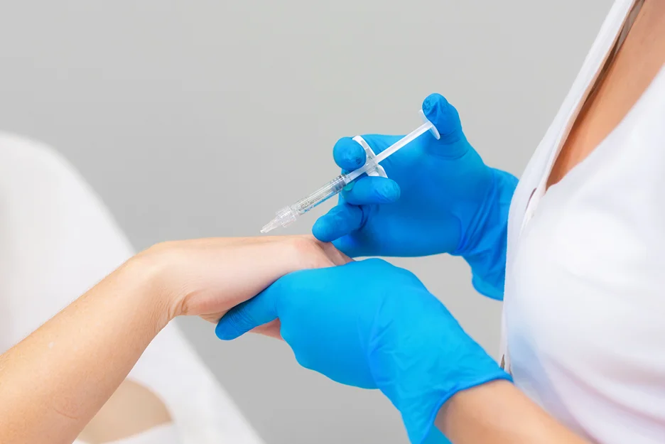 dotor injects botox into th client's hands to treat hyperhidrosis